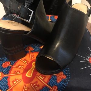 Peep toe leather heel